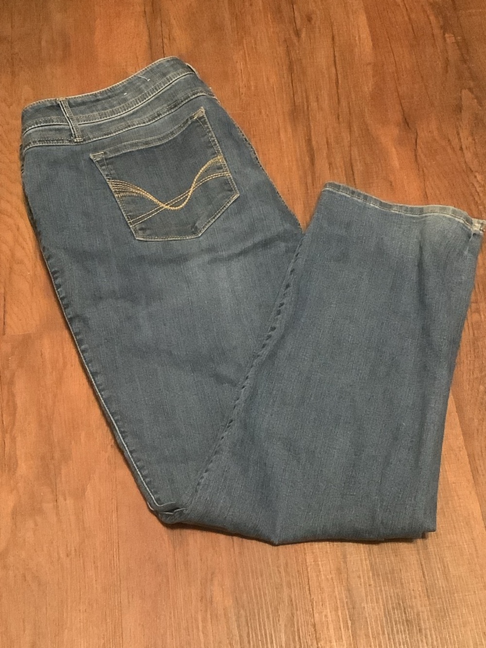 W62 Straight Leg medium wash jeans size 20
